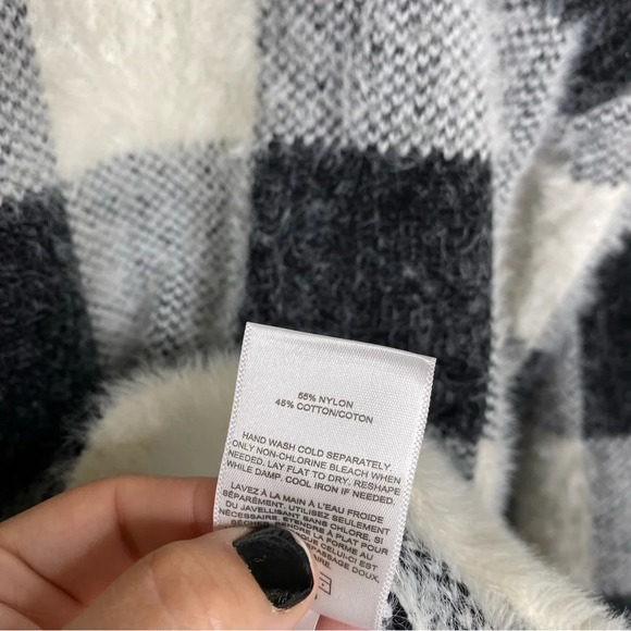 ✨NWT Express Black White Buffalo Plaid Fuzzy Oversized Sweater Women's Size XL - Picture 8 of 9